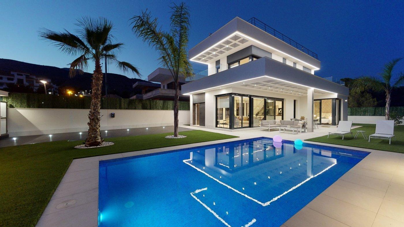 11 brand-new luxury villas with sea views in Sierra Cortina