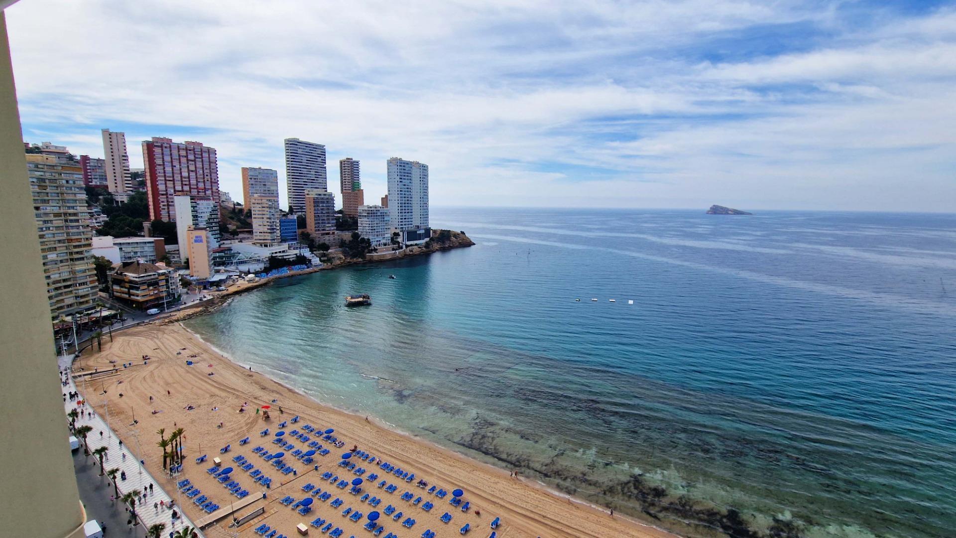 Gran piso en primera línea de Levante en Benidorm Gran piso en primera línea de Levante en Benidorm