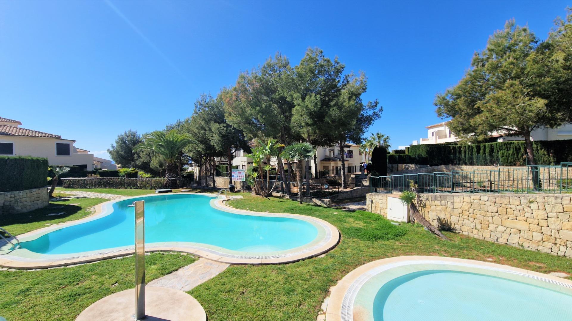 Semi-detached house with sea views in Sierra Cortina Semi-detached house with sea views in Sierra Cortina