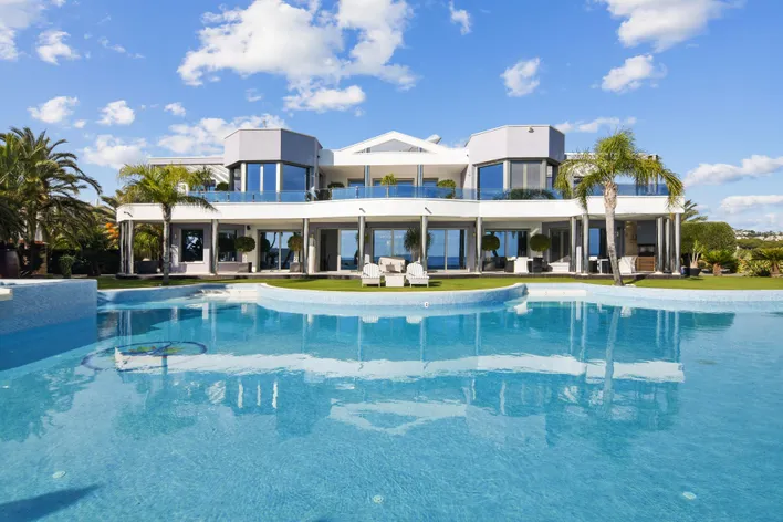 Exploring the Best Places to Invest in a Holiday Home in Spain